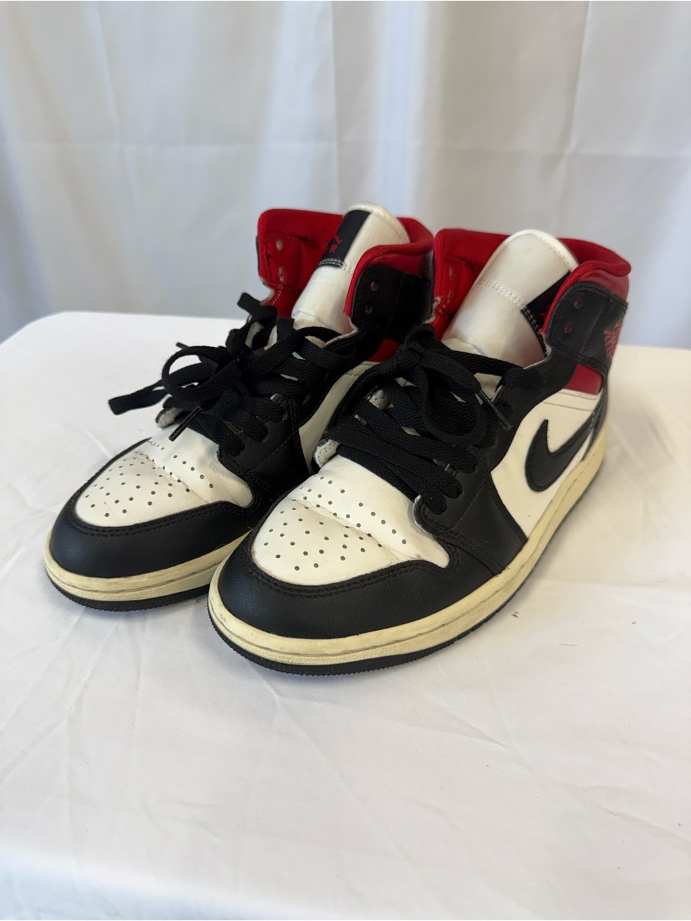 Nike Air Jordan one mid gym red panda women’s 8 black white and red sneaker